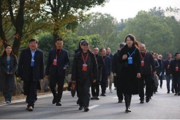 同济大学原常务副校长陈以一及专家组全
