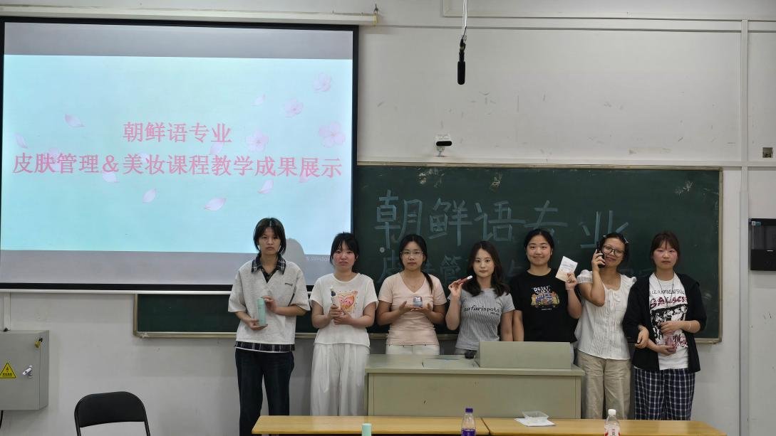 引导青年学子传承红色基因